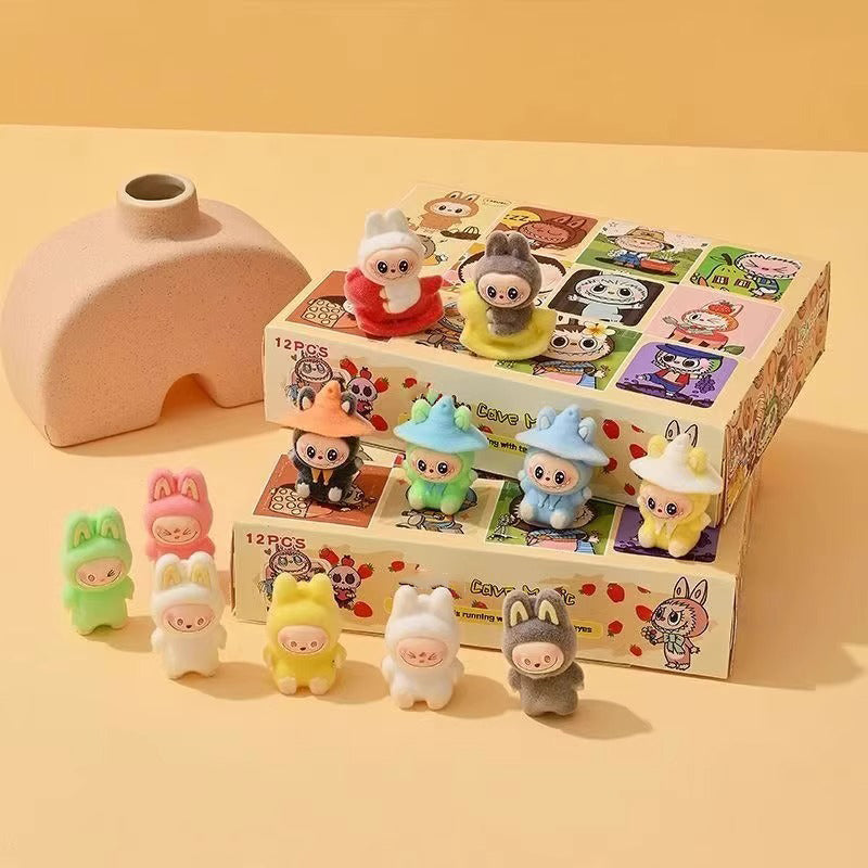 Fluffy Surprise Box – 12 Flocked Figures